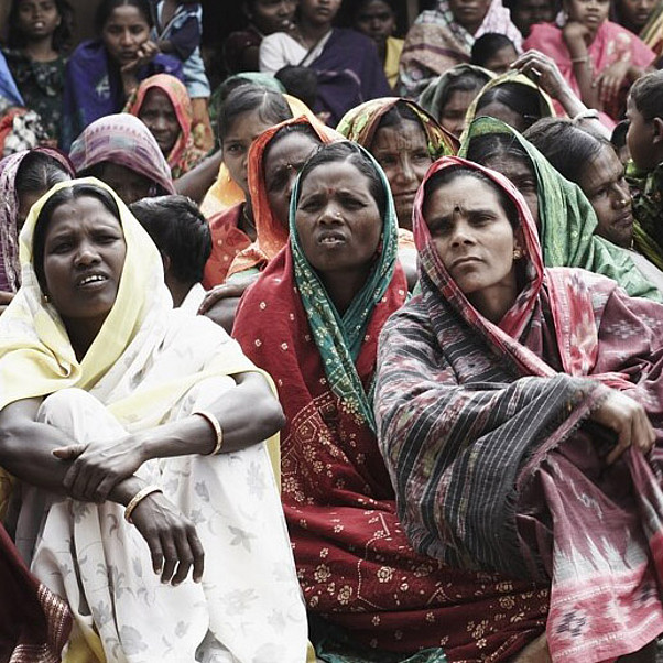 Frauenförderung in Indien. Eine Frauengruppe in einem Dorf