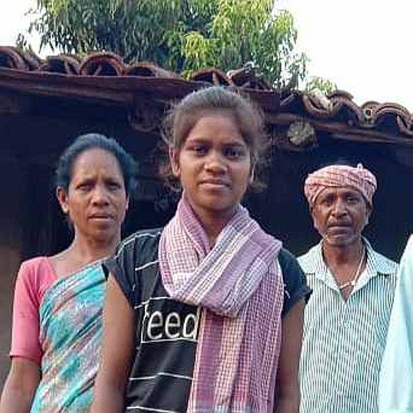 Mary und ihre Familie gehören zu den Adivasi, den indigenen Volksgruppen. Junge indische Frauen erhalten Stipendien für eine hochwertige Berufsausbildung.