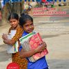 Titelbild Magazin punkt um. Indische Mädchen gehen zur Schule