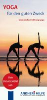 Zwei Personen machen Yoga am Strand
