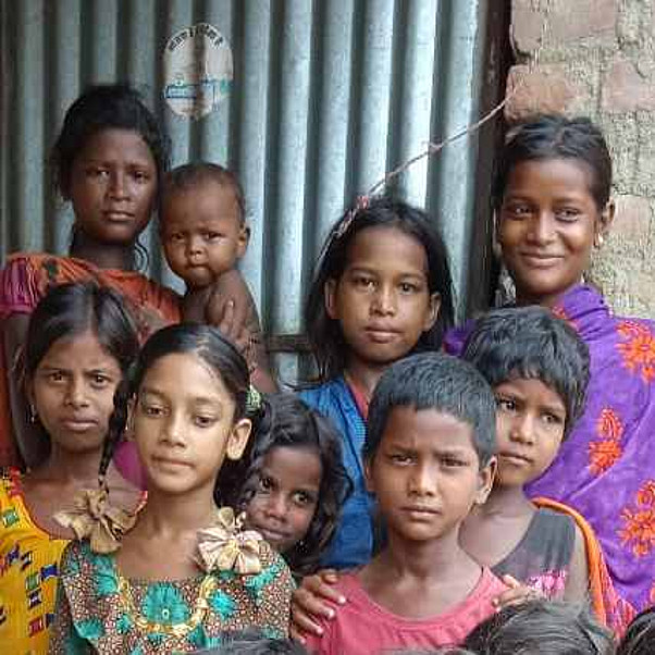 Musahar in Indien: Besonders die Kinder leiden unter Mangel- und Unterernährung Kinder und Jugendliche der Musahar in Indien